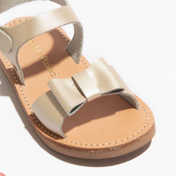 Birkenstock Other - FRESHLY PICKED Platinum Bayview metallic sandals toddler girl size 9